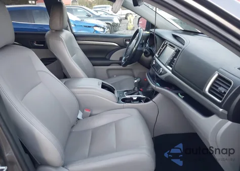 2017 Toyota Highlander Limited z USA, uszkodzony, nr VIN 5TDDZRFH0HS405597